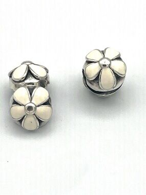 Pandora Retired Darling Daisy White Enamel Sterling Clip Beads Set of 2 Retired